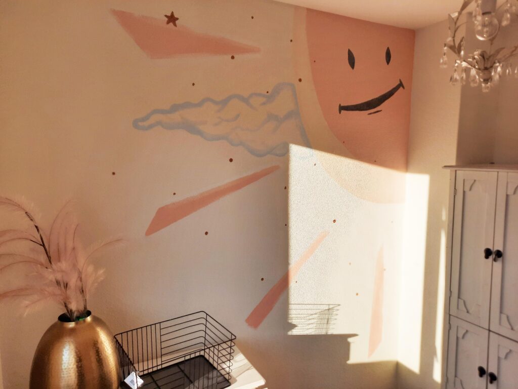 Babykamer muurschildering in Tilburg met zon