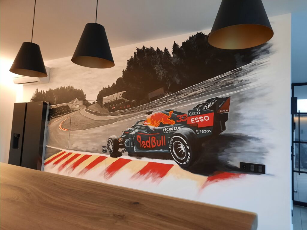 Muurschildering van Max Verstappen overdag