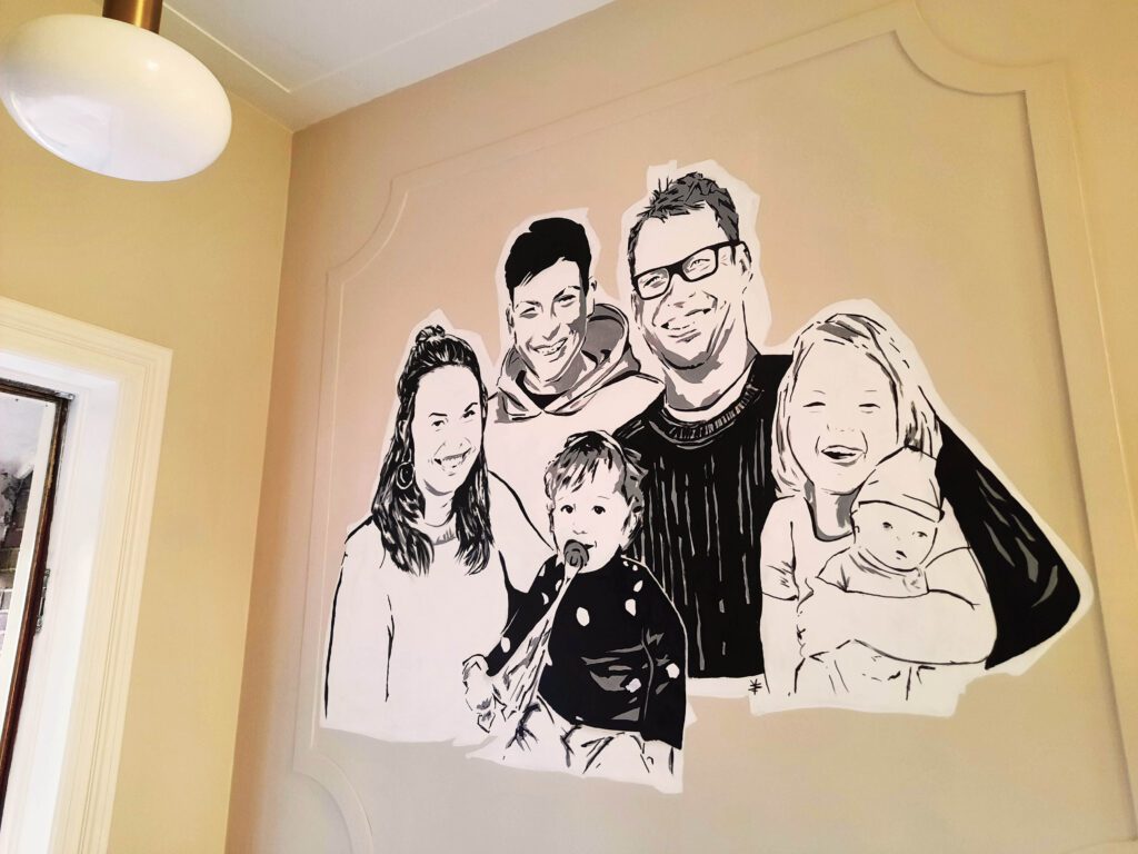 Familieportret muurschildering in Haarlem